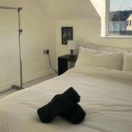 Cosy 2 Bed House 15-min Walk To Nyaraló